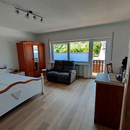 Ferienwohnung Moselferienweingut Schaefer Wintrich Exterior foto