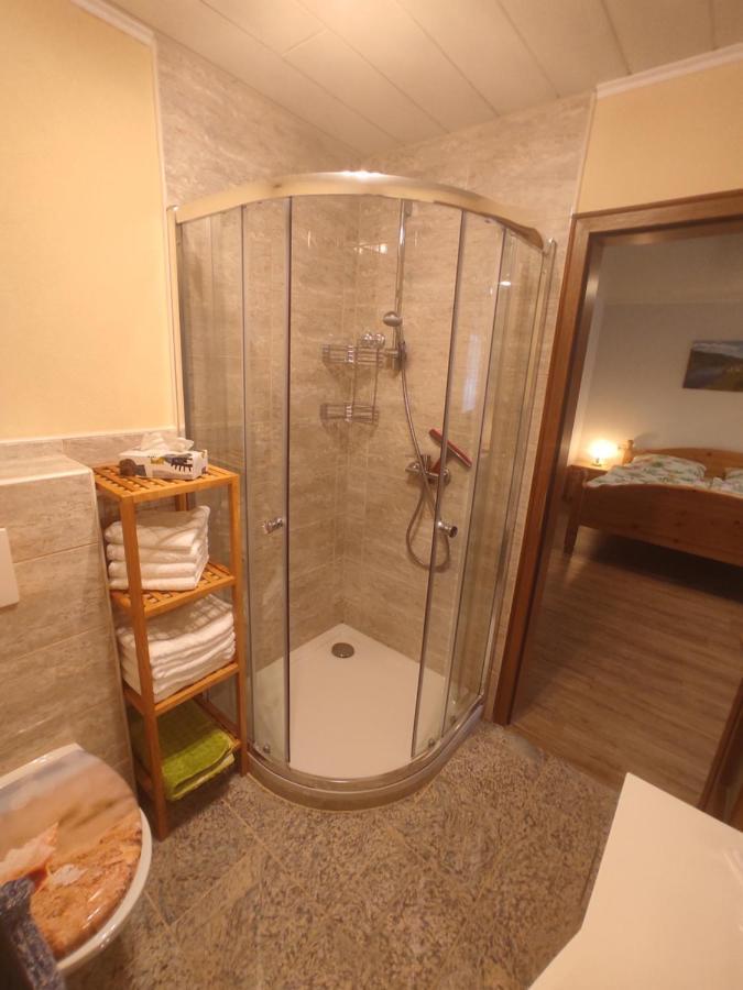 Ferienwohnung Moselferienweingut Schaefer Wintrich Zimmer foto