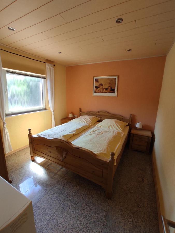 Ferienwohnung Moselferienweingut Schaefer Wintrich Exterior foto