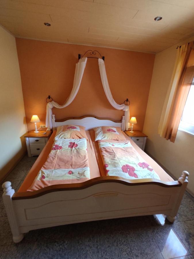 Ferienwohnung Moselferienweingut Schaefer Wintrich Exterior foto