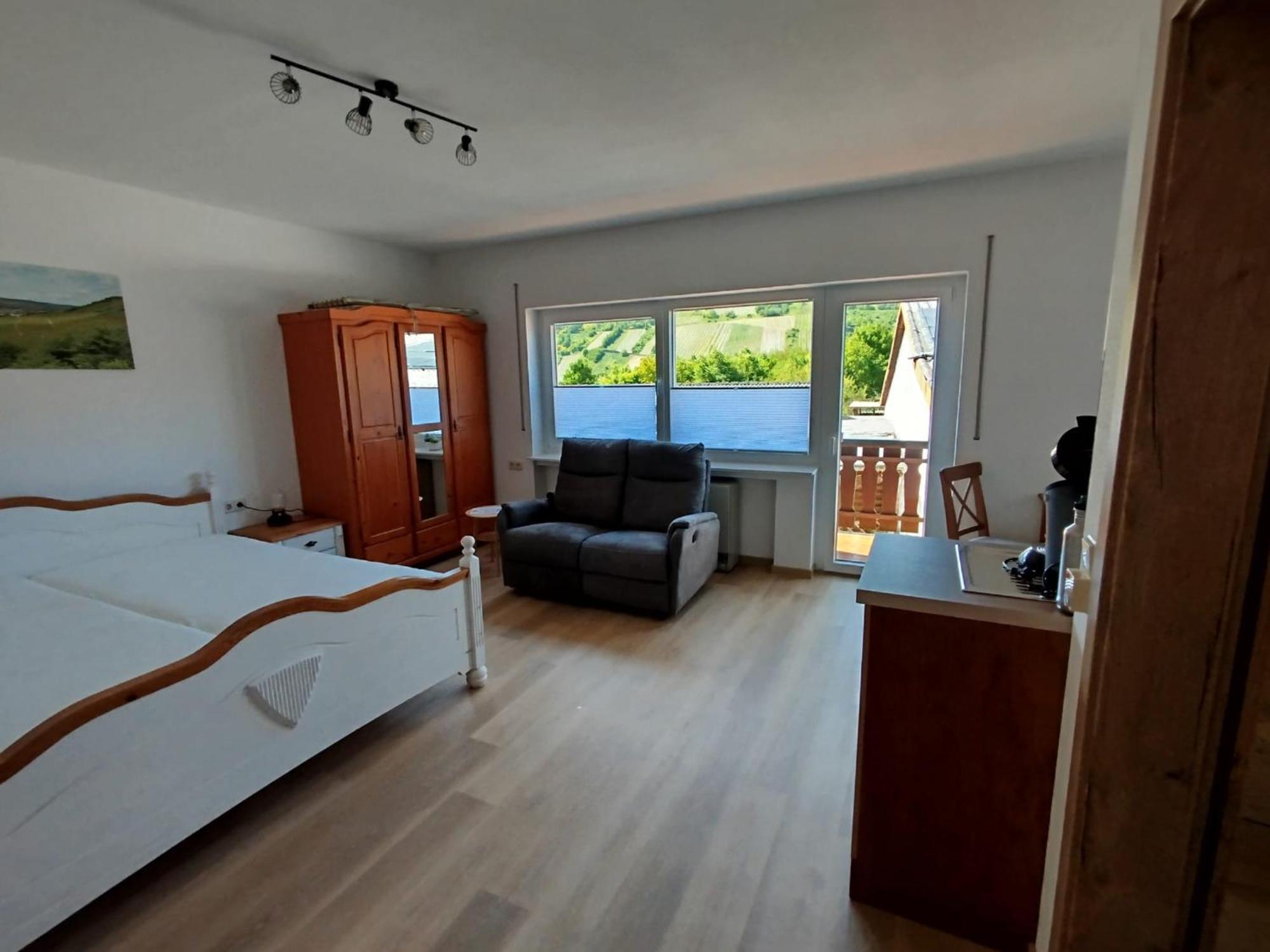 Ferienwohnung Moselferienweingut Schaefer Wintrich Exterior foto